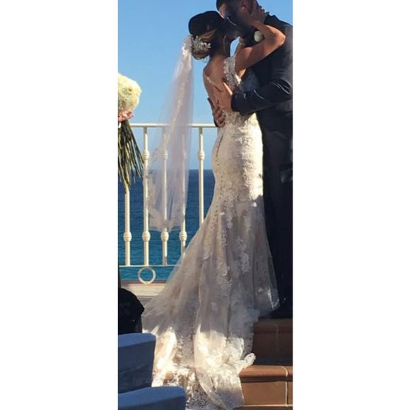 Wedding dress by Allure Bridals - Picture 1 of 6